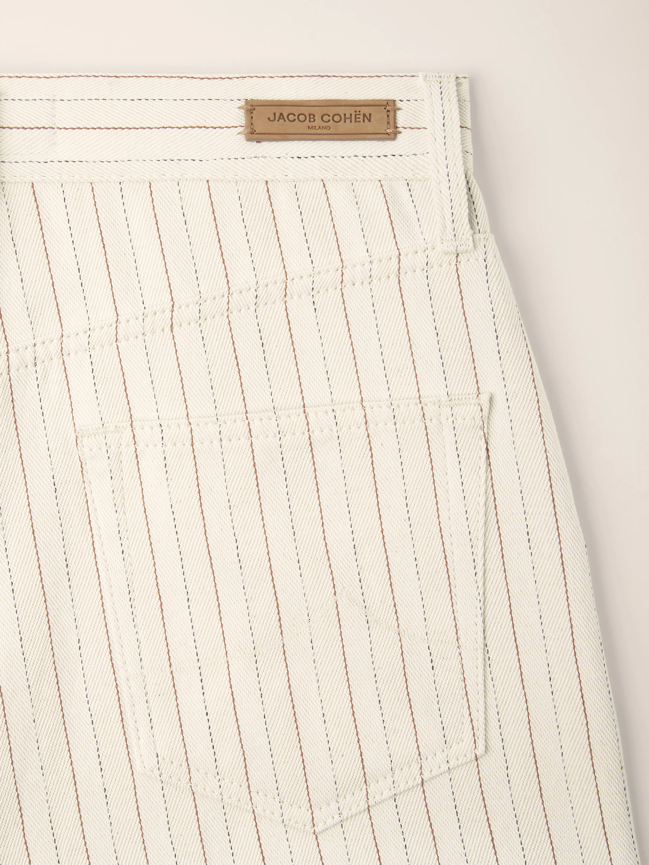 Amber – Cotton-Hemp Herringbone Canvas Bermudas - Image 4