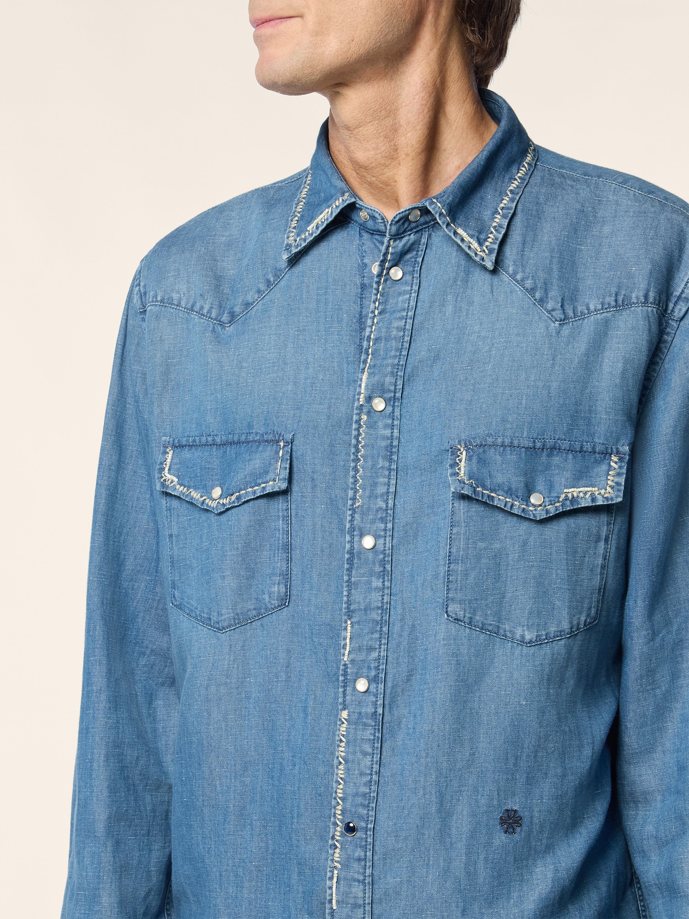 Western Shirt in Cotton-Linen Chambray - Image 4
